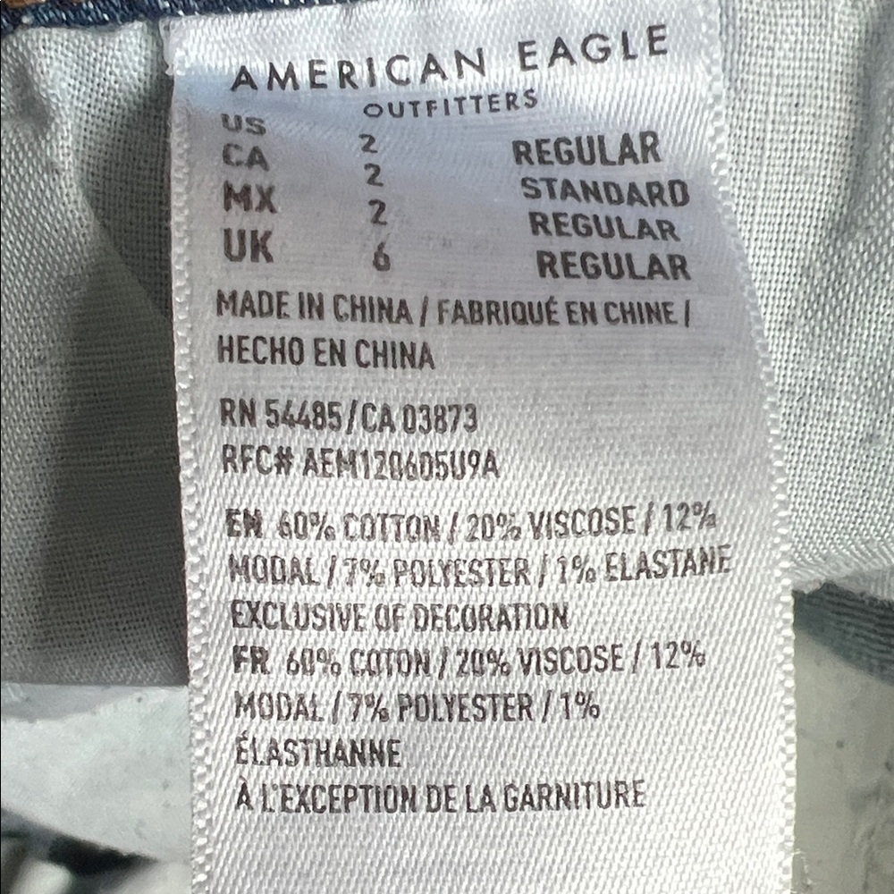 American Eagle Outfitters Classic Blue Jeans - Picture 4 of 6